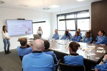 AED NOVA LOKACIJA IN OGLED PROIZVODNJE V PCB ON TIME PODSKRAJNIK 09 FOTO LJUBO VUKELIČ